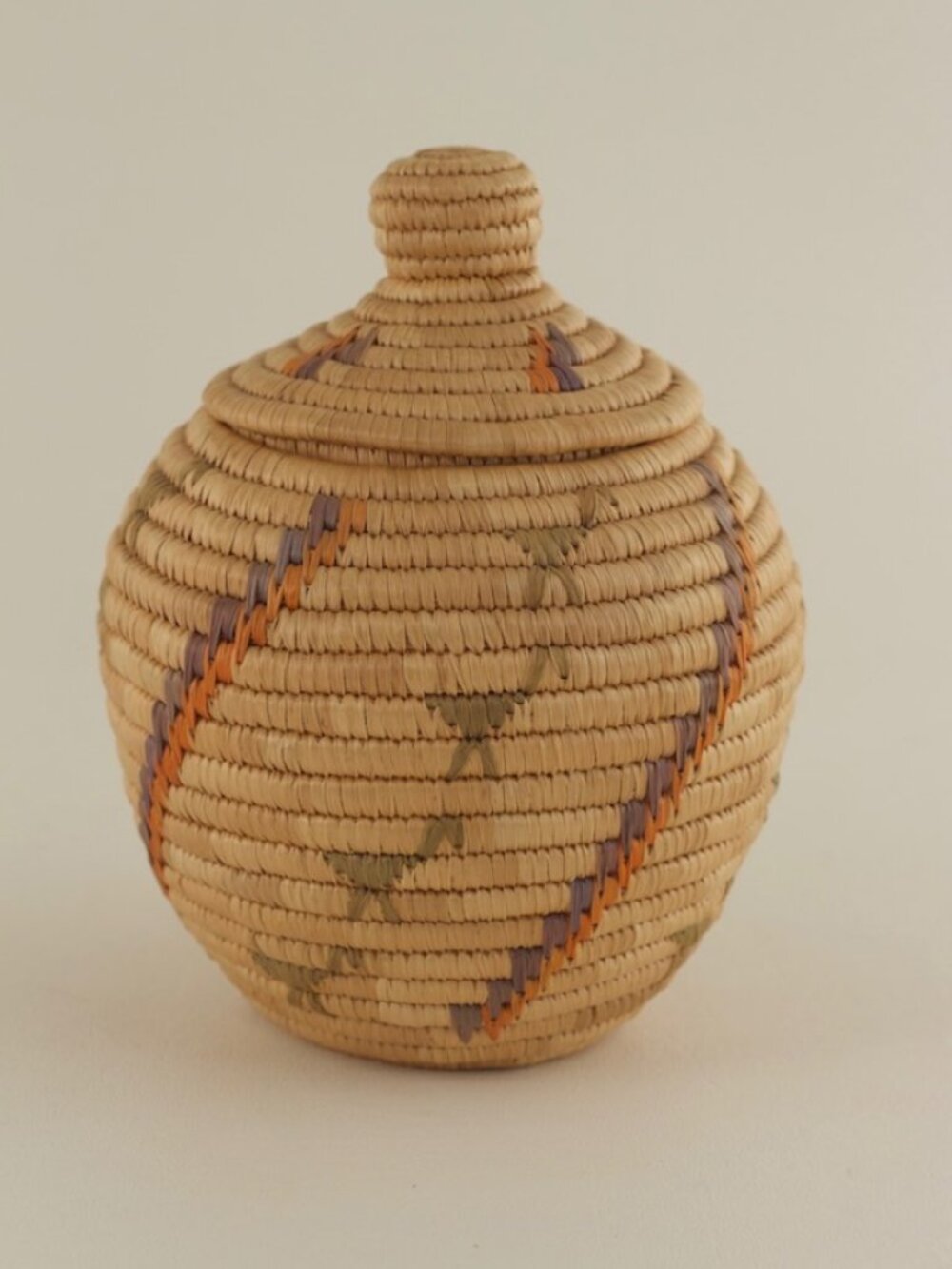 ALASKAN ESKIMO WOVEN GRASS BASKET WITH LID